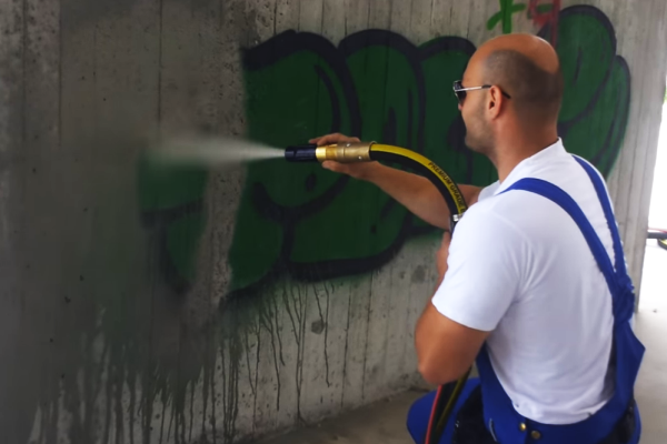 Sablare si curățare graffiti